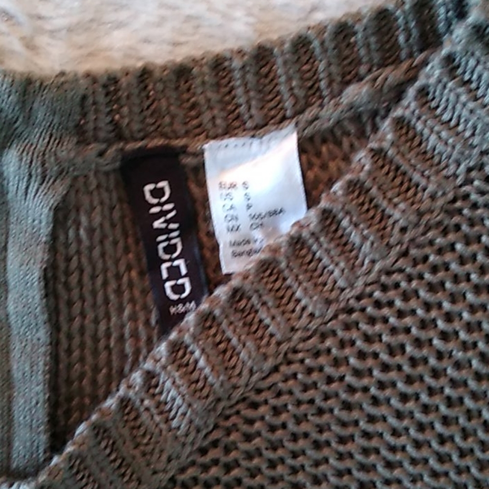 H&M Sweater - Picture 10 of 11